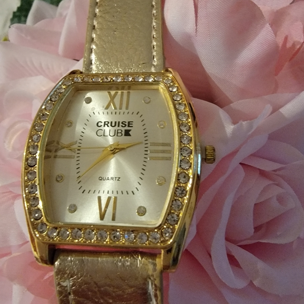 CRUISE CLUB Gold Quartz Watch